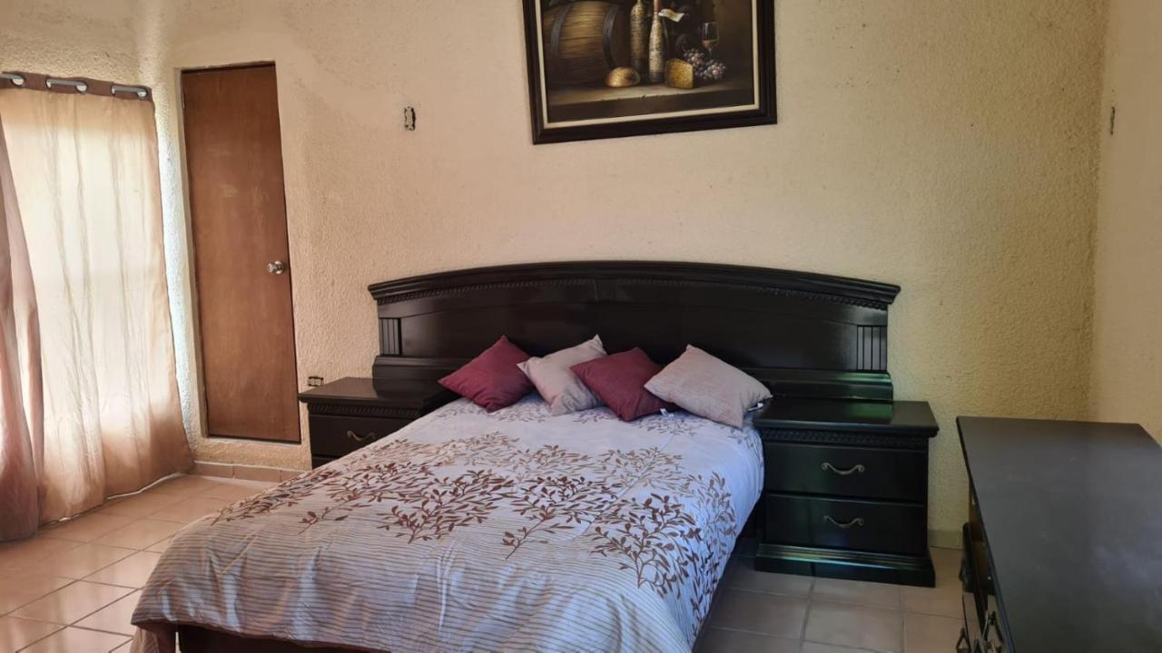 Room In Guest Room - Padrinos Hostal La Paz Full House Eksteriør bilde